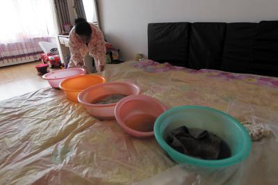 改则楼上漏水，住户失联，小区没物管，业主维权难！律师来支招……